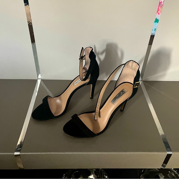 Block Heels - Picture 2 of 9